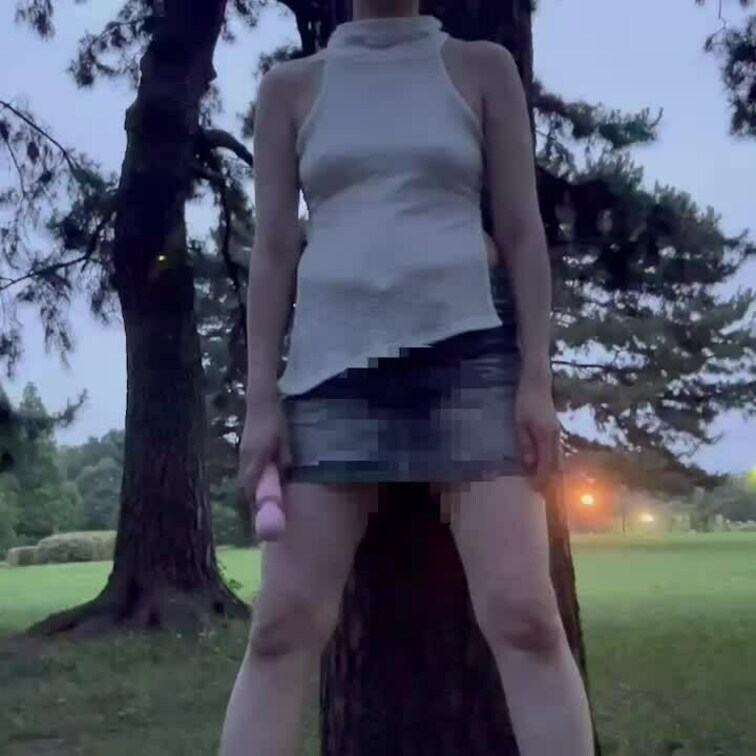 夕方の公園で電マオナニー💕
