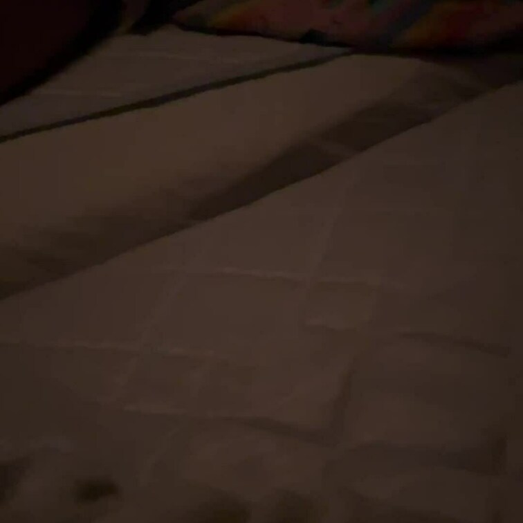 暗いですが、今撮り寝姿です。
パンツが見えてます❤️