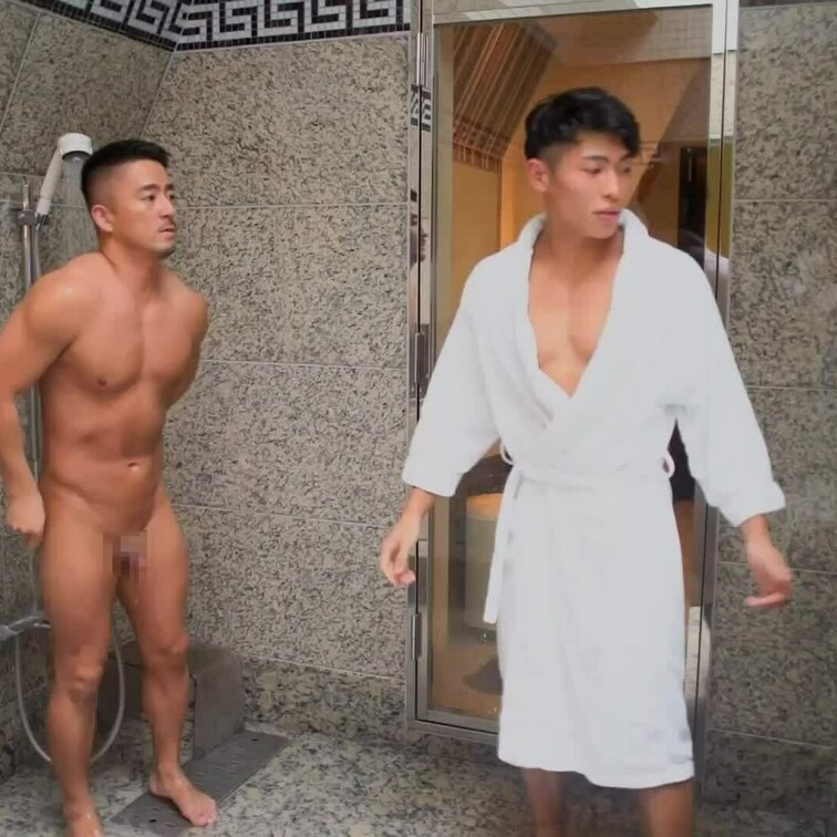 岩盤浴で汗だくの僕に忍び寄る男の影が…。