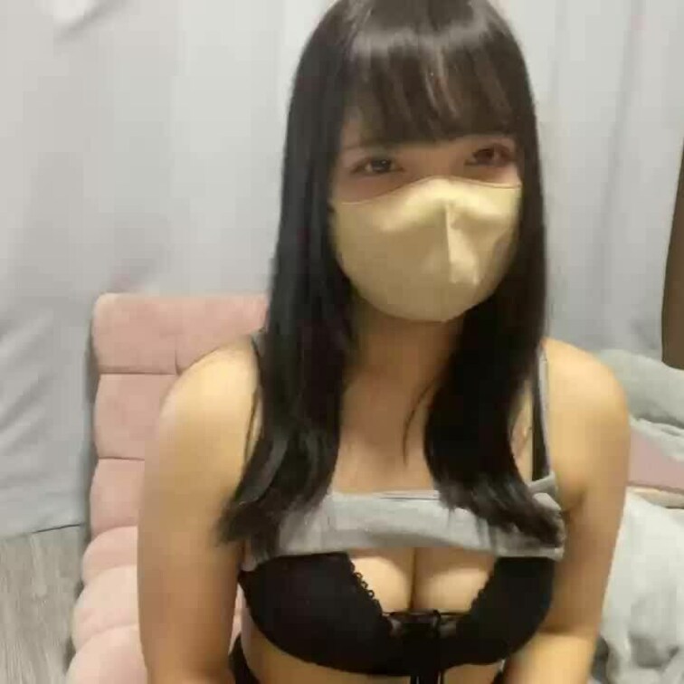 【なゆ 18 歳】

なゆさんのライブ配信動画です
生配信 だと、1 回の有料配信を視聴すると、おおよそ平均 5,