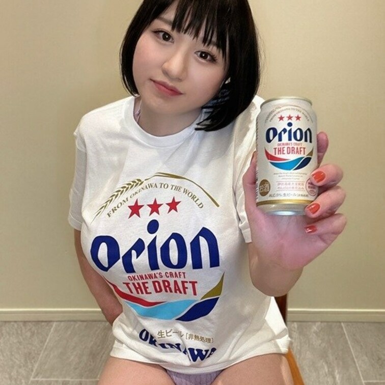「オ〇オンビー〇の缶を…パイズリして…」
「これが…こう!」的な…
脱いだら凄いんです…的に
「これが(一枚目