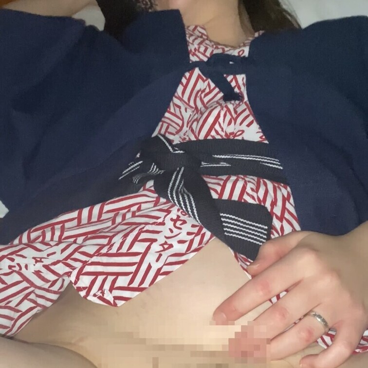 素人人妻の浴衣姿です！
りりこ応援プランでは、マン汁の音いっぱい聴けちゃいます❤️
近々、ボディコン動画出しますので