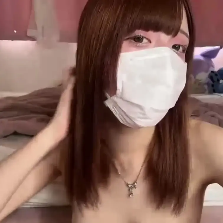 【みれい 20 歳】

みれいさんのライブ配信動画です
生ライブ配信だと、1 回の有料配信を視聴すると、おおよそ平