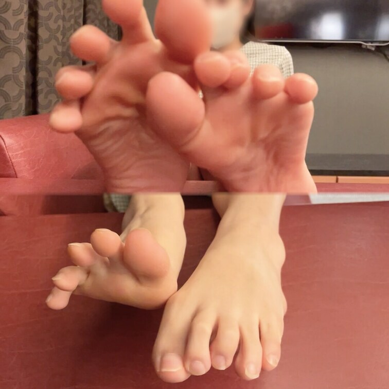 あやか/24歳/看護師💉
足指ぐーぱー動画

足のサイズ：23.5cm