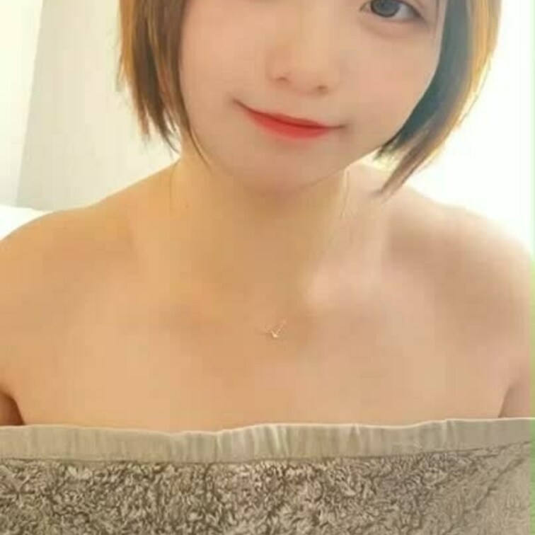 ヤバい見えてるよね、、！？

さすがにXやインスタで投稿できないから、ファンサイトでの共有🫶

声入れようとした
