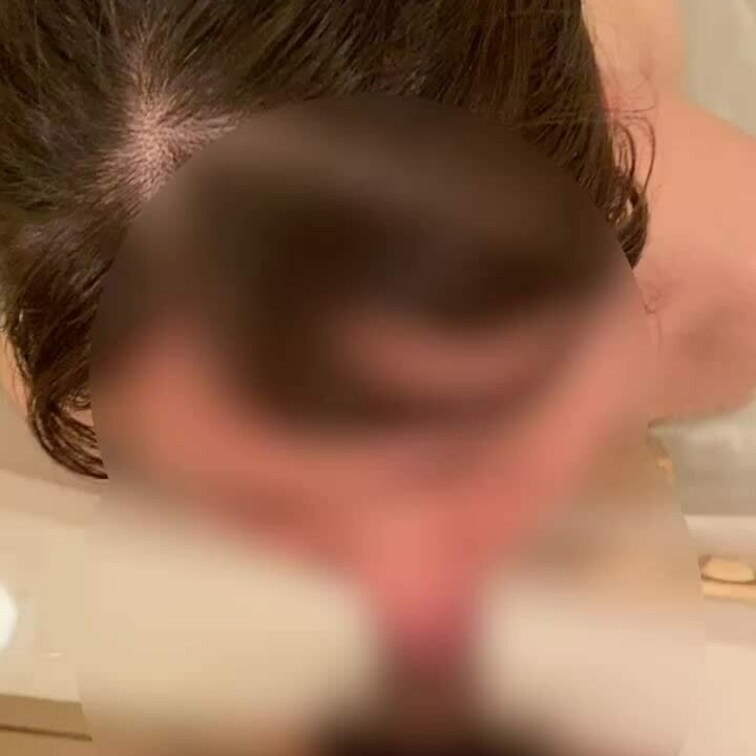 特別編です。
妻が先日本当に寝取られました。
お気に入りの単独さんとLIN◯交換して、盛り上がって、こっそり会って中
