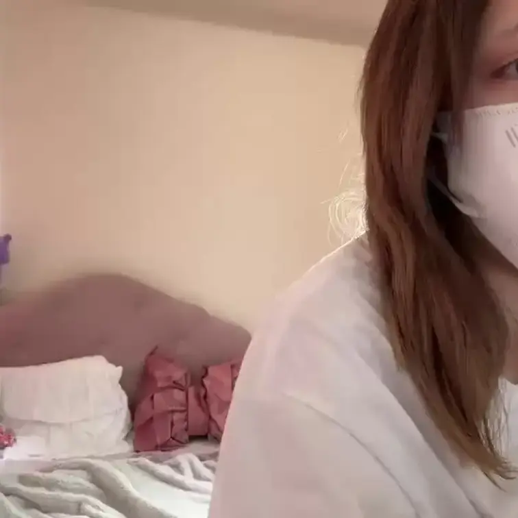 【みれい 20 歳】

みれいさんのライブ配信動画です
生ライブ配信だと、1 回の有料配信を視聴すると、おおよそ平