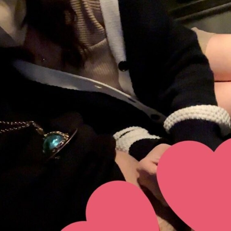 色白 黒髪 清楚
車内で撮影会…!?
足触ったり 胸揉んだり
手コキ 足コキ 足コキゴリゴリ
最後は