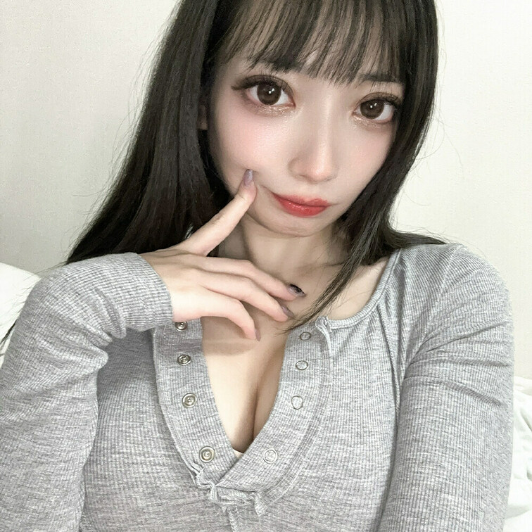 「いいね」と「フォロー」してくれた方にエッチな画像送りますね😘
よろしくお願いします💕
女子大生のユッケです😉