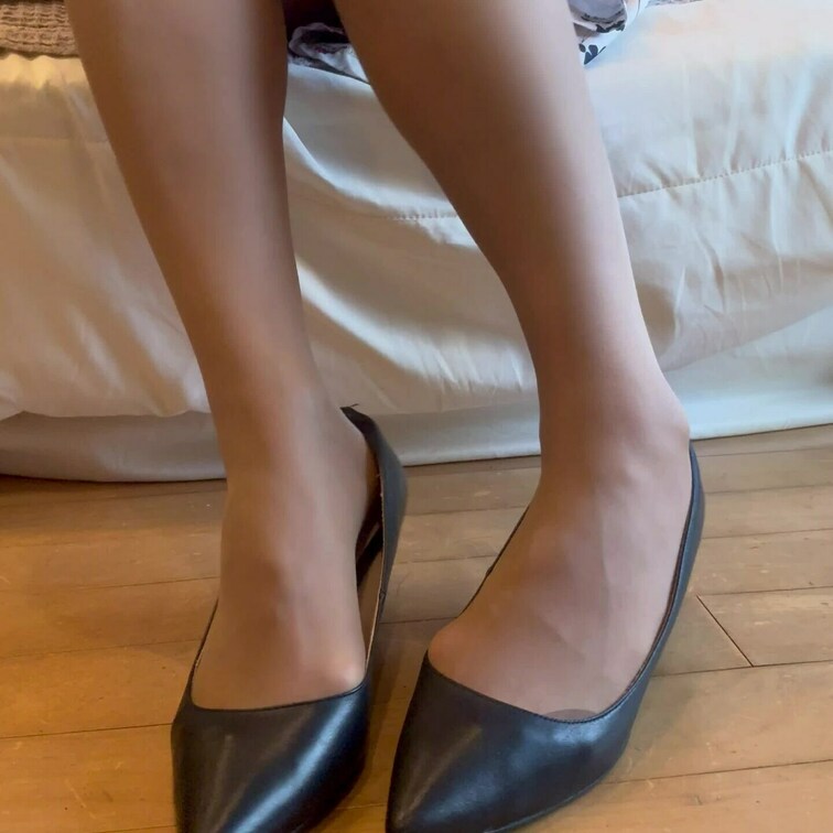 ちょっと濃いめのストッキングは脚がキレイに見えるよね　ヒールパンプス脱ぎたての蒸れ蒸れストッキング足裏足指くねくね