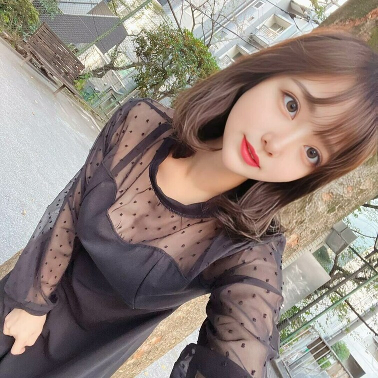 実は立ちながらオナニーするのが好きで、、
足に力を入れながら、電マを当てて、、
あ、まだ逝きたくない、、
って、踏