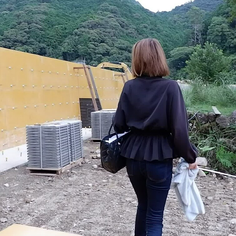 りりさんの那智勝浦屋外全裸入浴撮影の裏側です。こんな場所で脱いでます。裸を見たい方はプラン「ヌーディストりり」をどうぞ。