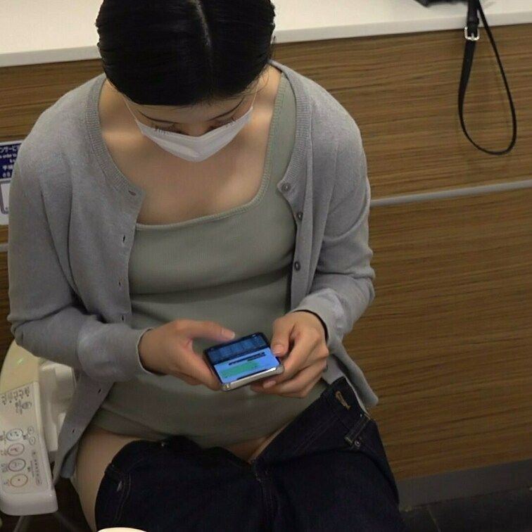 チョイ見せ。本編は単品販売へ→
【ト〇レオナニー】超変則型‼デート前に発情歯ブラシオナニーする女の子