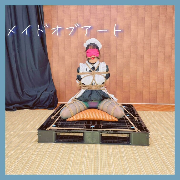 【お披露目会】メイドオブアート

アート作品のお披露目会。
パレット上にメイド女子を縄で装飾。
四方からかけた縄