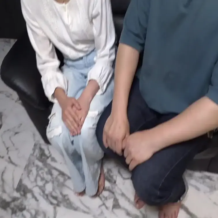 xでも紹介した結婚するまで旦那さんとしか経験がない純粋な奥様を旦那さんの目の前で寝取って容赦無くガン突きする動画の長編で