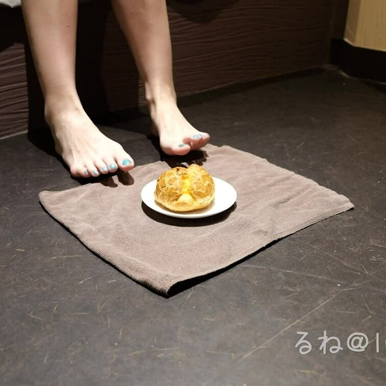 シュークリームフークラ！
足指からクリームはみ出てるとこ接写で撮ったよ♡
https://twitter.com/l
