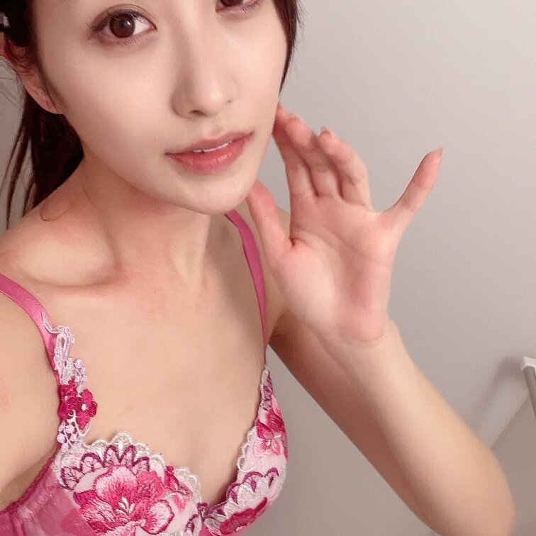 昨日の動画、編集致しますので

少々お待ちくださいませ(~¯︶¯)~✨


お顔の美容が上手くいって

つ