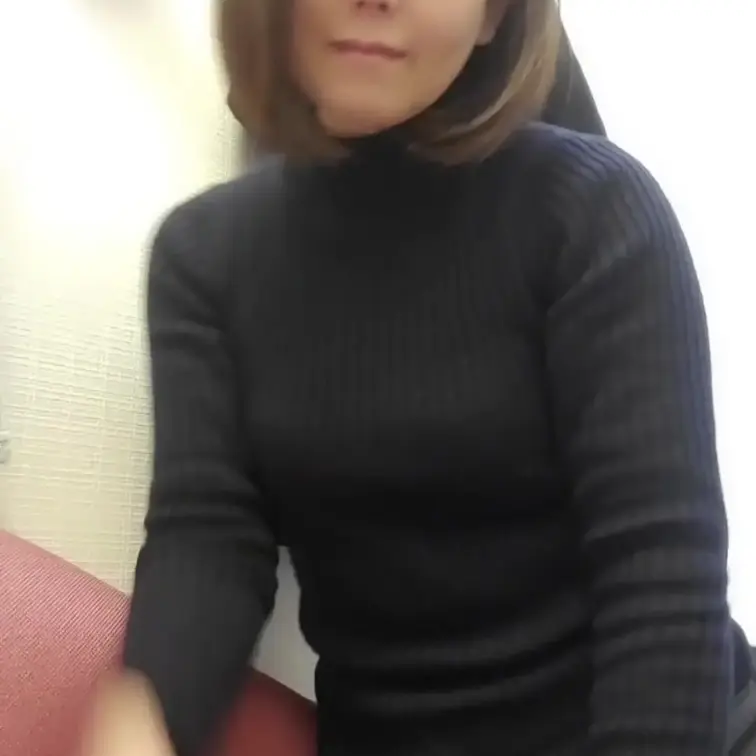 apps撮影会の控室から
着替えの様子を撮影してみました

パンツの下にパンストを履いて・・・
奇妙な恰好ですｗ