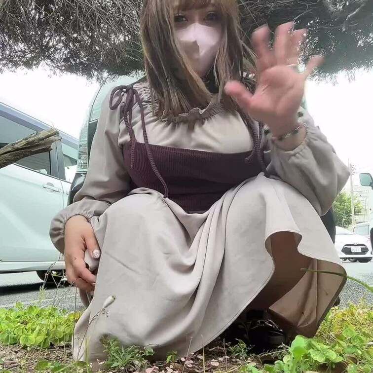 【　露出　• 放尿　】

我慢できず、、外でしてしまいました。。