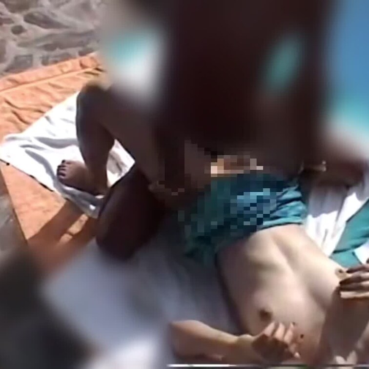 プールサイドで3Pハメ撮り！
2人ともエッチで可愛いかったなぁ！
露出狂、変態、、、