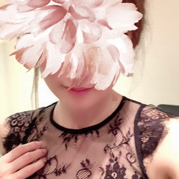2枚あるからスライドしてね♥

エッチな衣装買ったんだけどおっぱいが大きすぎて下まで下がらなかったの｡·͜·｡💦
