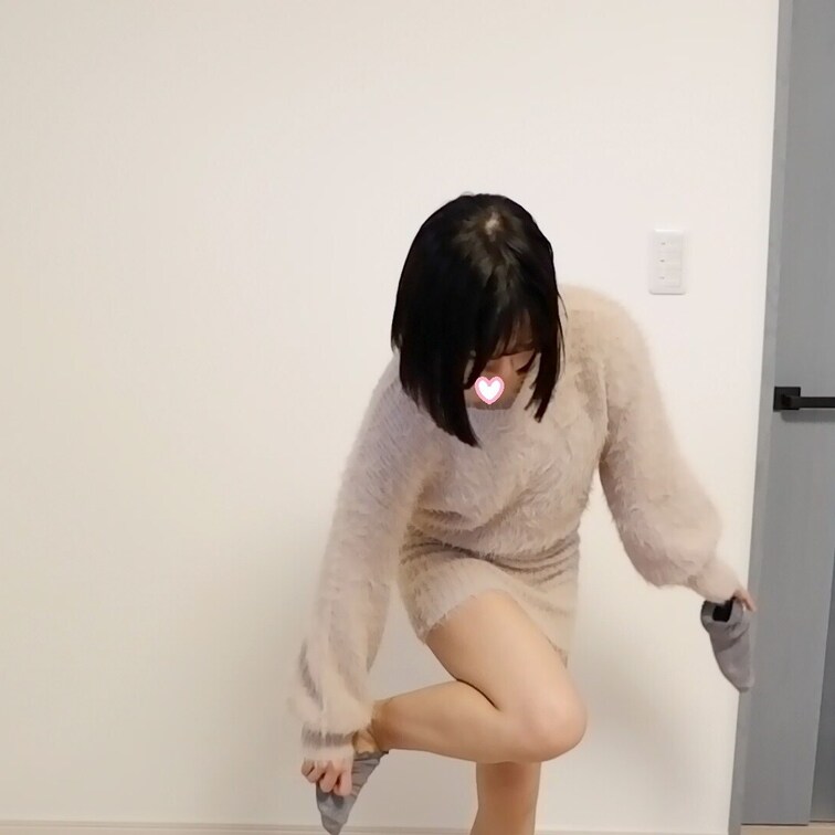 こ、これは。りんもついに脱ぐのか。動画公開をお楽しみに。

セクシーアイドル虎の穴・りん編（顔出し）
https: