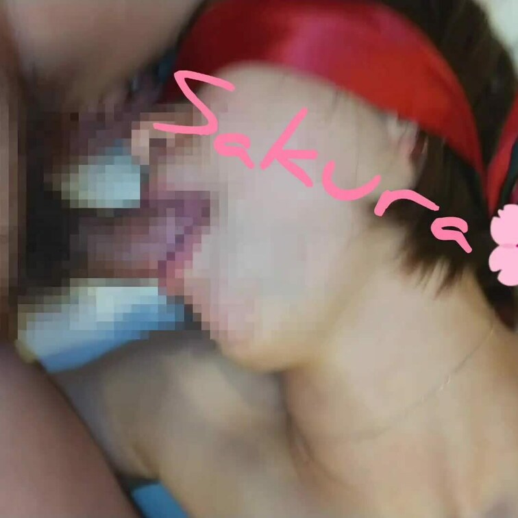 手マンされながらのフェラ…💕

してる時は脳イキしてて頭が真っ白ですけど、
客観的に動画で見ると…我ながらエロすぎ