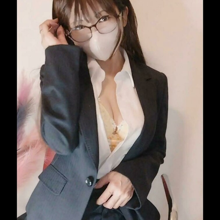 スーツ眼鏡