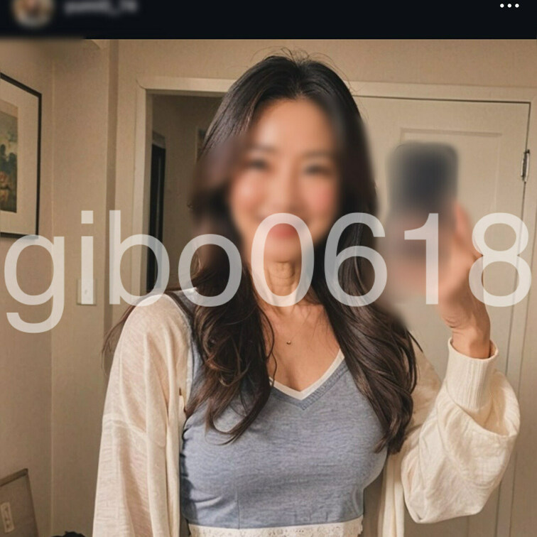 義○○○のインスタから。
ヨガの時の服装みたいです。
なんかエロいです。