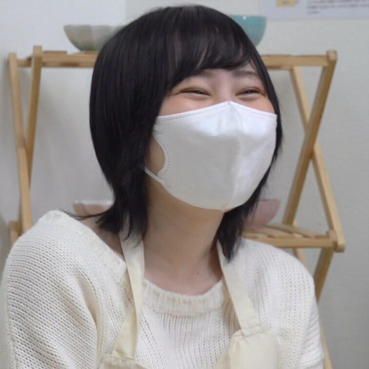 #23【陶芸中の胸チラ】美人ママさんの大きなおっぱいがポロ!清純系JDのハミマン胸ちら!
本編は、こちらから↓