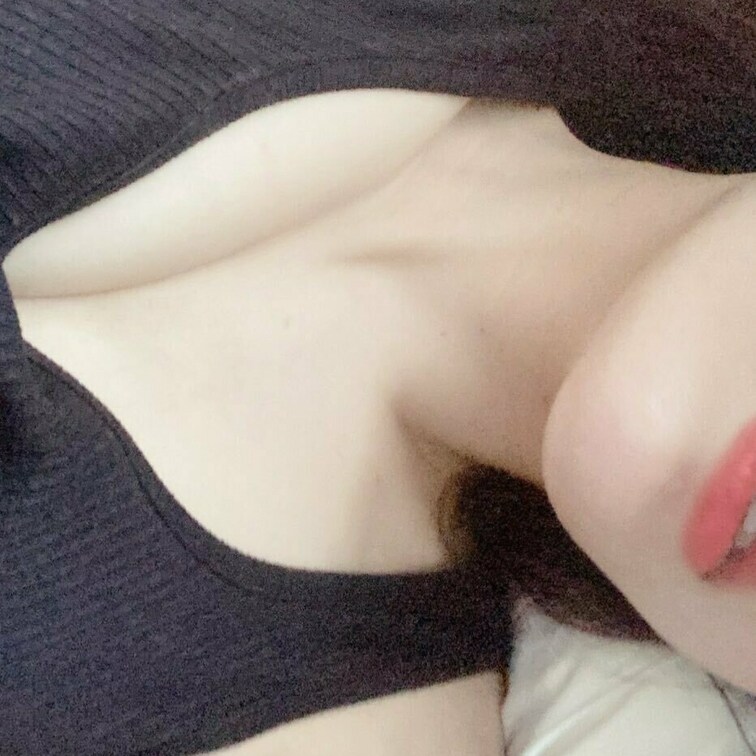 明けましておめでとうございます！
今年は沢山エッチな写真、動画どんどん
更新します♡♡

皆さんにみて欲しい。。
