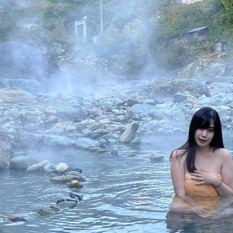 川の中に、温泉？！♨️
自分でつくる、手作り温泉♨️
素晴らしい景色で、早くみなさんにお届けしたくて、取り急ぎ少しだ