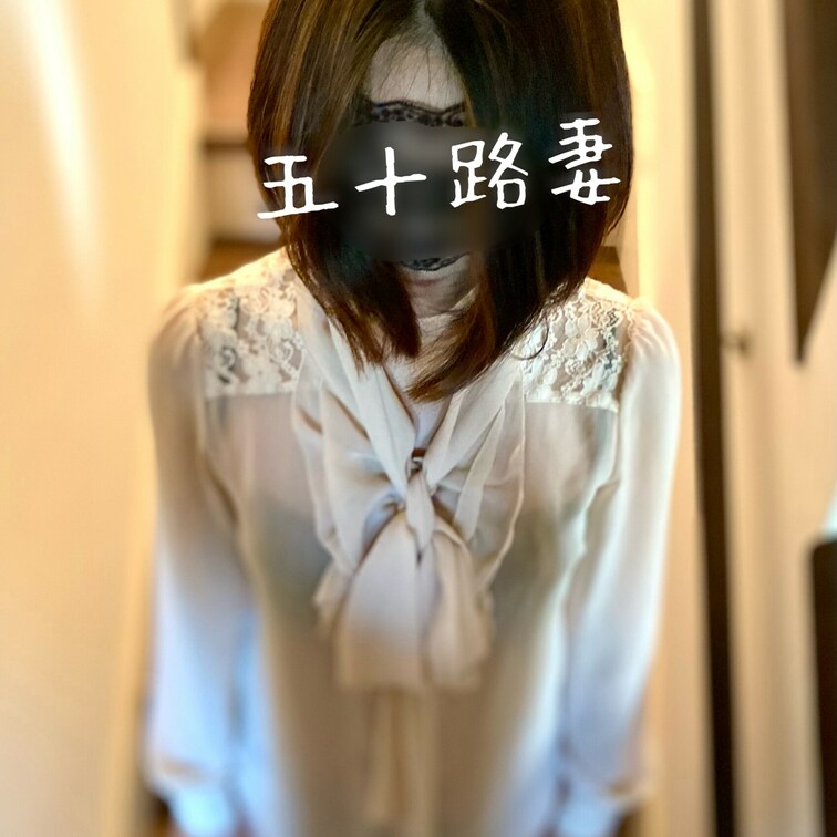 五十路妻の透けるブラウス