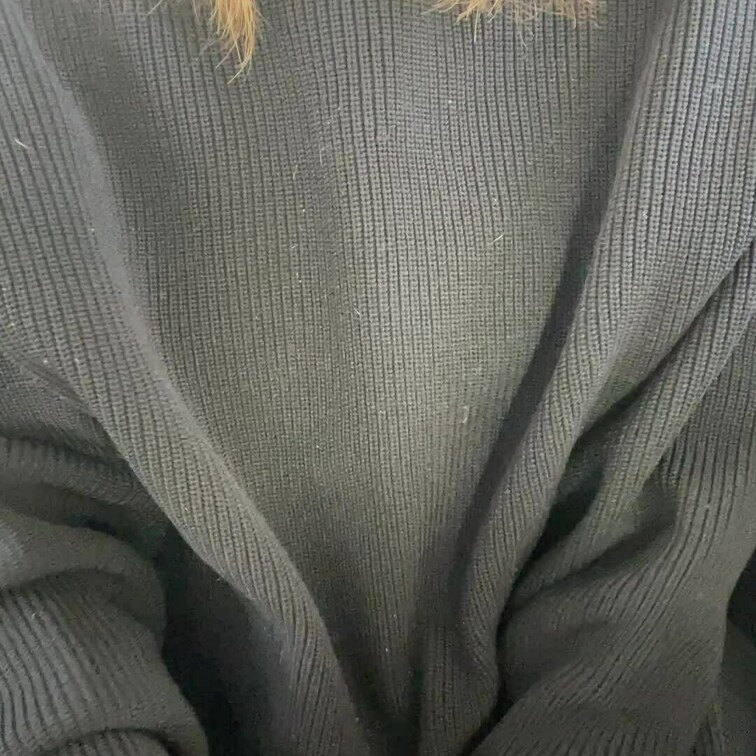 後部座席でおっぱい出して、ズボンも脱いじゃった…
人目盗んでいじいじしてる動画です。
2分程度のサクッと見れる内容で