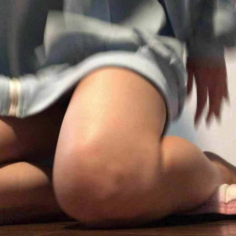 【ファン限定フル動画】🎁

おちんちん挿れたくなって引き出しからおもちゃを取り出しておもちゃをフェラしたり小さなおま