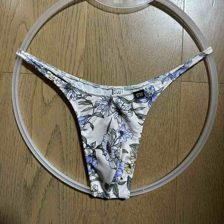 いつも、こんな感じのTバックを穿いてます😇おしっこするときも穿いたままが好き…🫠