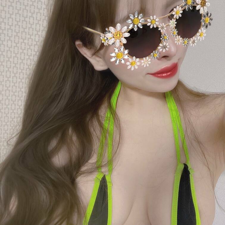 おぱよ、フォローふぇててうれちい😄😄ありがとうございます‪🫶🏻️💞
顔出しはしないから、アプリのフィルターで笑