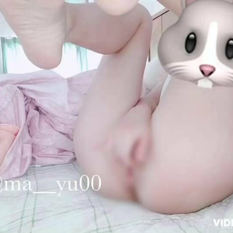 モザイク極薄
恥ずかしい体勢でおもちゃいれて動かしてます、