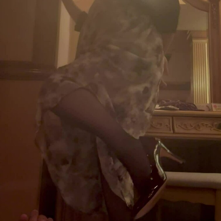 【○○○】私服のパンプスハイヒール、黒ストッキングで愚かなマゾペニスを踏みつけながら見下す。