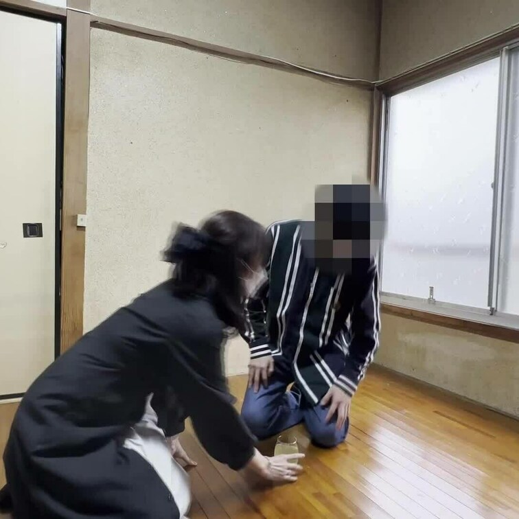 内見にきた大学生1-1　イケメンで好み❤　手をとってお尻やオッパイを触らせたの☺