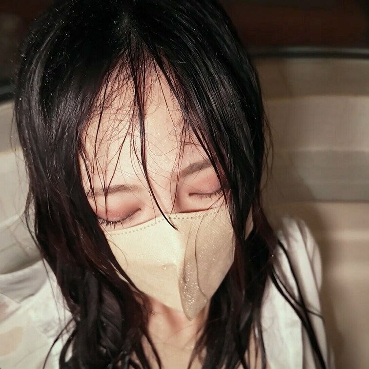 手こき中出しオナニー!汚いから風呂でシャワー洗浄。おまんこヒクヒクさせてたので、バックで子宮の奥まで男を教えてやった。