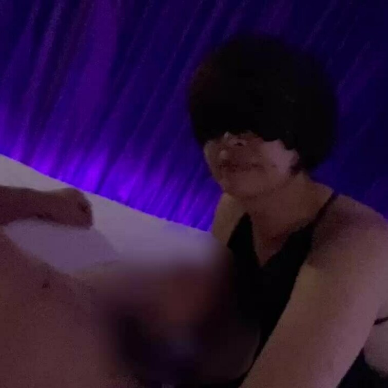 おチンポ大好きな人妻はどうですか？💓