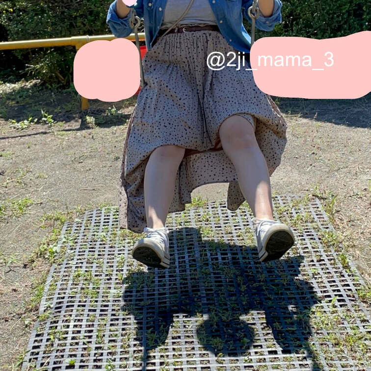 可愛いママがブランコ遊び🎶
ガバッと広げた足、どんなパンツ?続きは無料プランにあります☺️