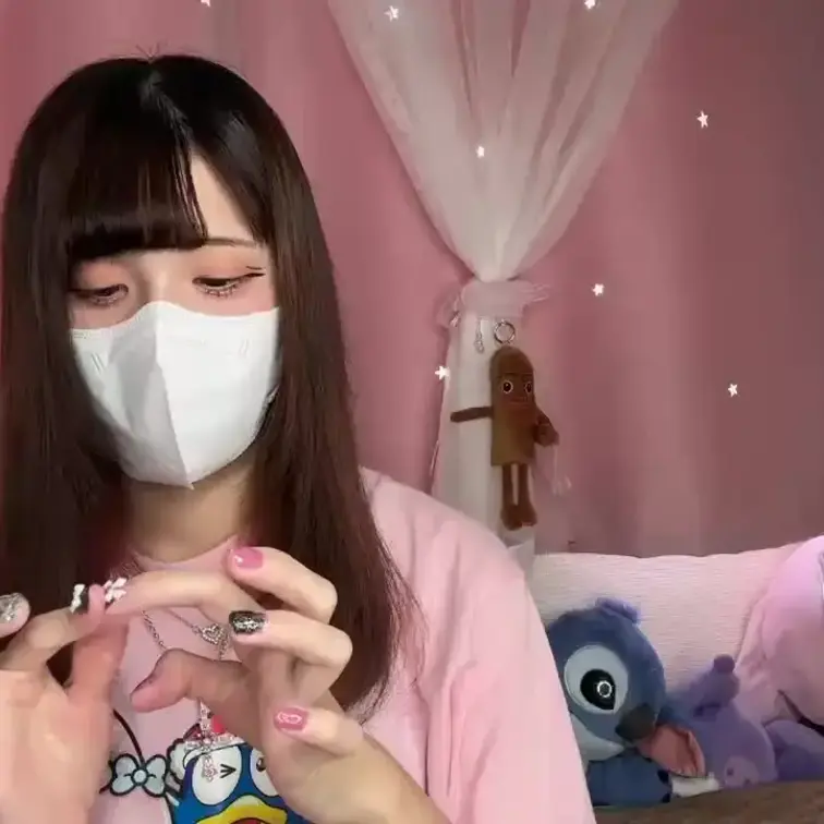 【みれい 20 歳】

みれいさんのライブ配信動画です
生ライブ配信だと、1 回の有料配信を視聴すると、おおよそ平