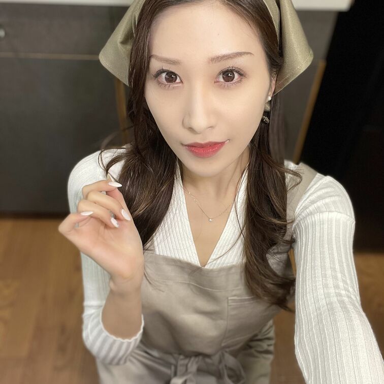 今月の撮影会はこちらの服装で誘惑しちゃいました(´>∀<｀)ゝ

キレイめな服装やハイヒールを履いていることが多かっ