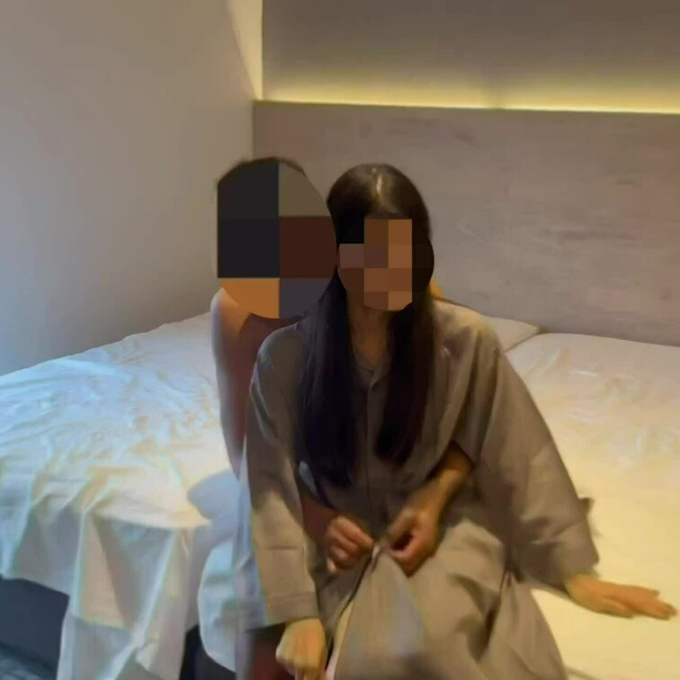 巨根NTR当日2回目の前編になります。
単独さんの要望もあり久しぶりのサンドイッチファックをしました😆
他人棒に突か