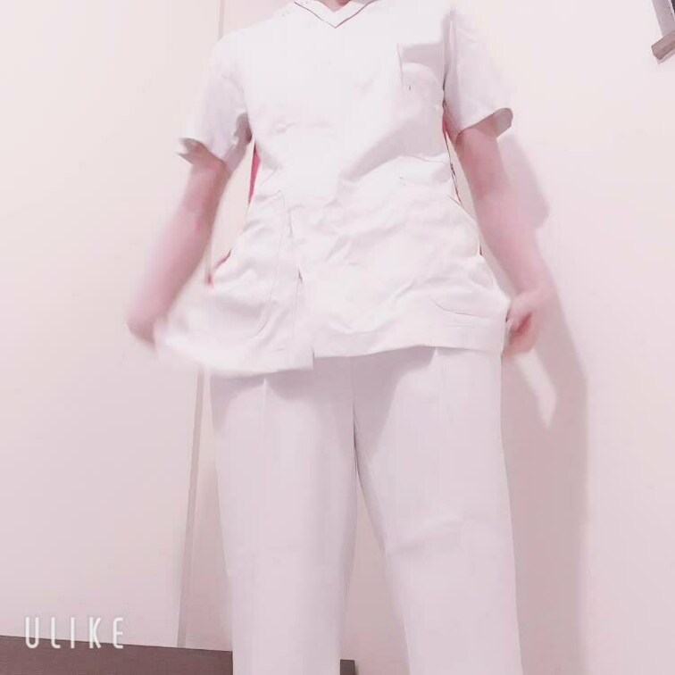 ナース服の中はどんなの着てると思う？♡
