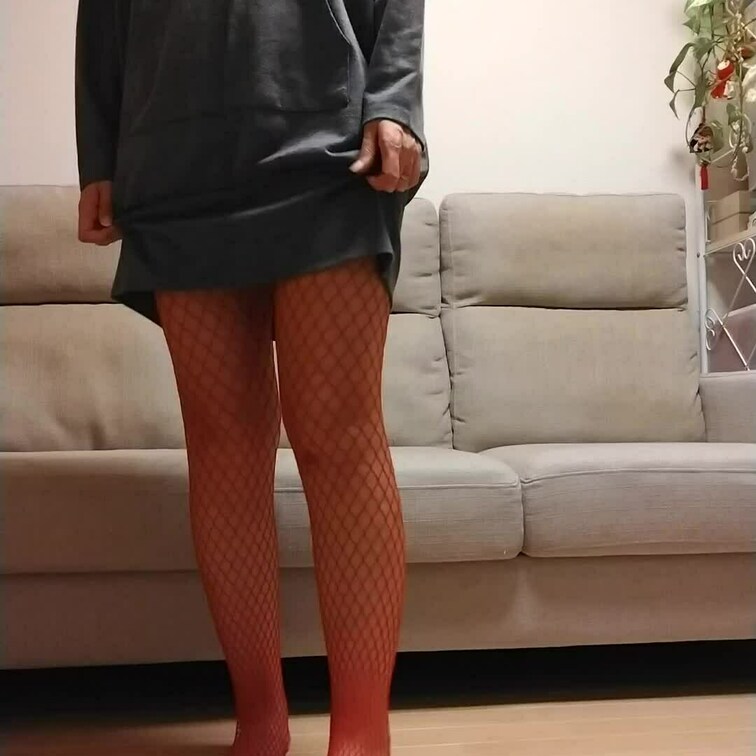 服の下にエッチなコスチューム装着してみました(^^♪