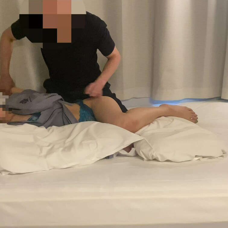 初めての性感マッサージ前編
今回はプロのマッサージ師さんの性感マッサージを妻に受けてもらいました。
始めは普通のマッ
