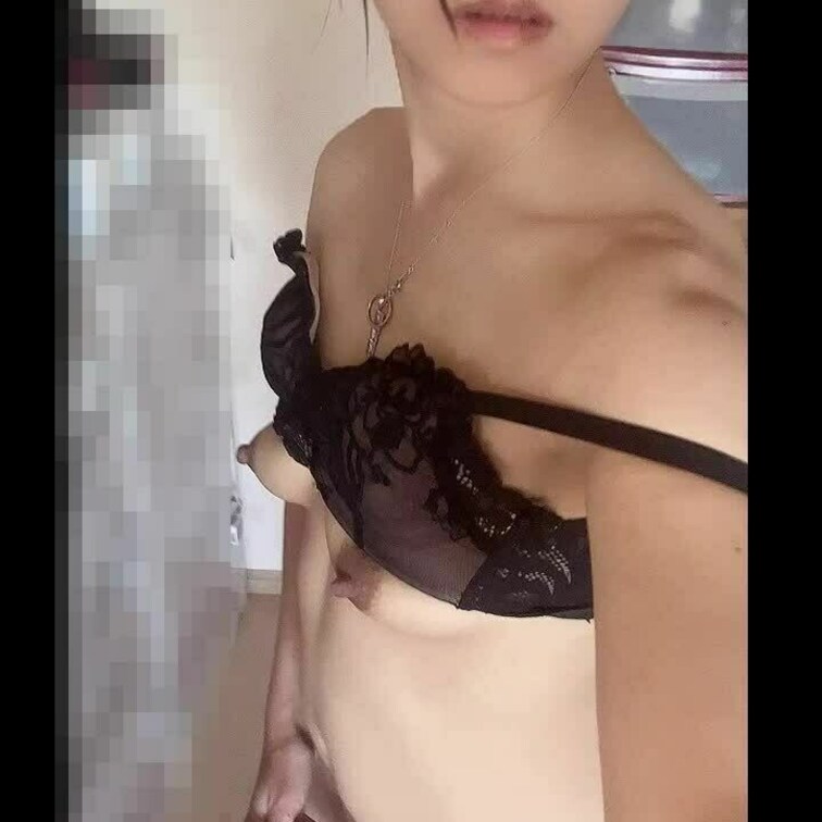 暑すぎてオナニーしました。どなたか挿入してもらえませんか？エッチな白いものまで出ちゃってます。欲求不満です。